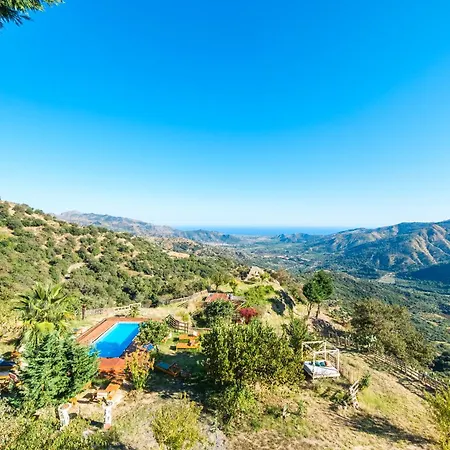 B&B Vista Alcantara Mountain Wellness 3*